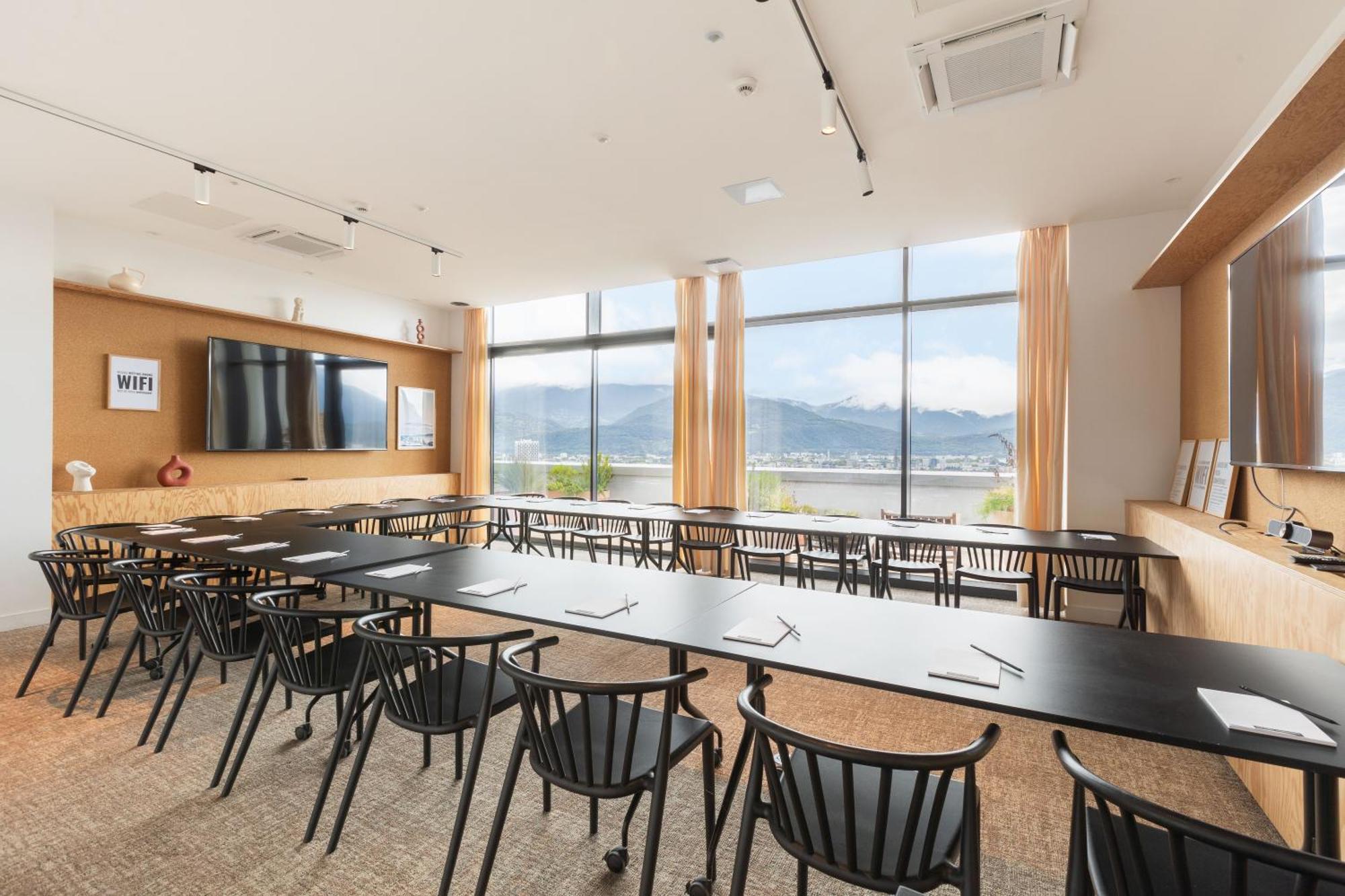 The Babel Community Hotel - Grenoble Bastille Eksteriør bilde